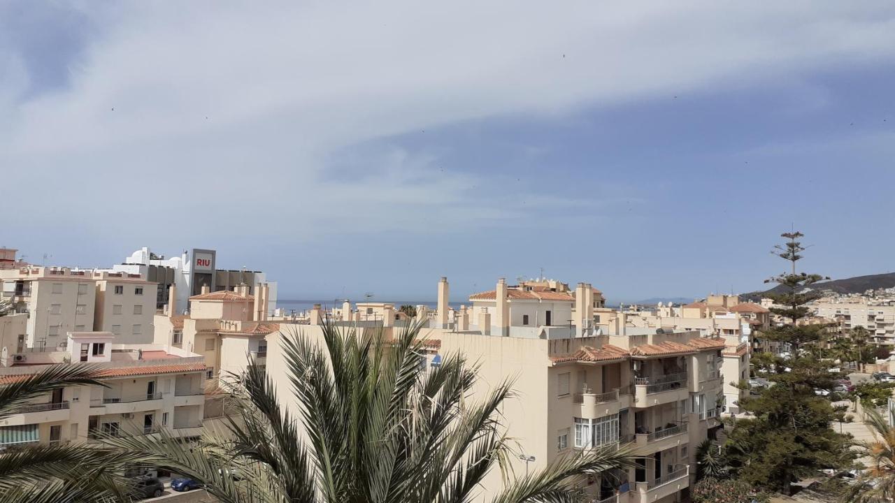 Amplio Piso Al Lado De La Playa En Nerjaアパートメント エクステリア 写真