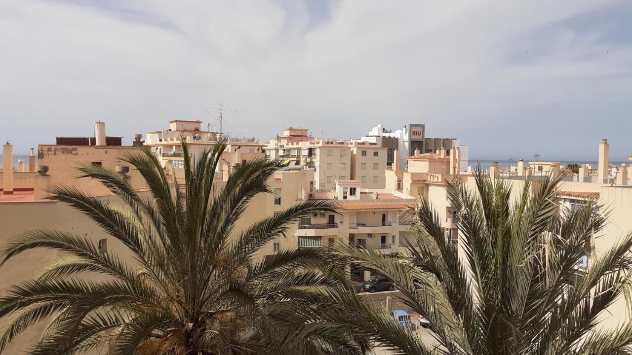Amplio Piso Al Lado De La Playa En Nerjaアパートメント エクステリア 写真